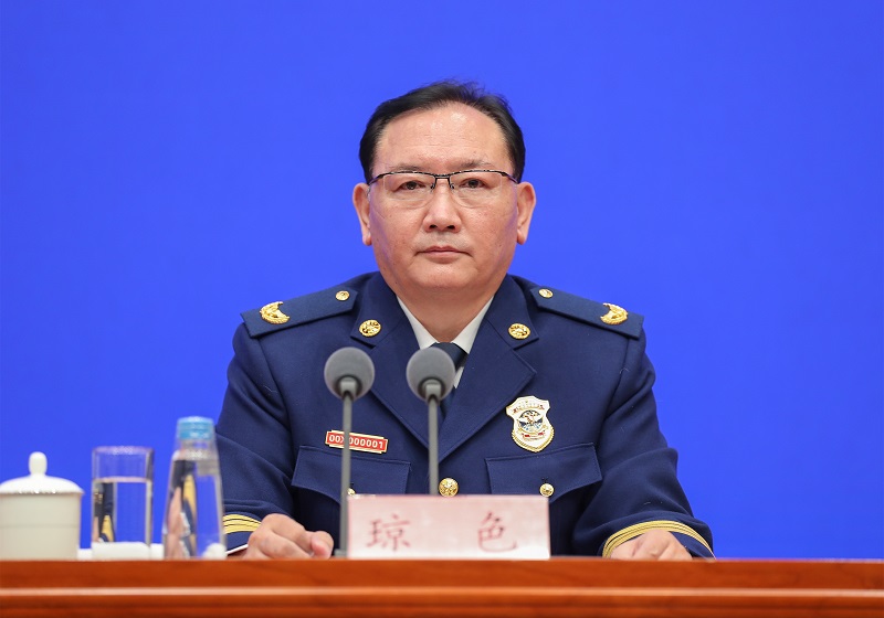 狠狠干男人的天堂青青草应急部党组成员、消防救援局局长琼色出席新闻发布会